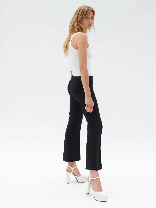 Pantalon 7/8 évasé en crêpe noir