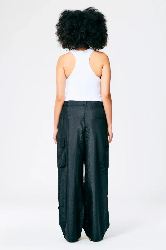 Crispy Nylon Stella Pleated Cargo Pant in Black