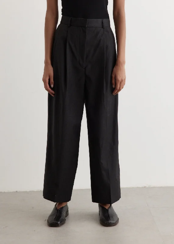 Double-Pleated Cropped Trousers